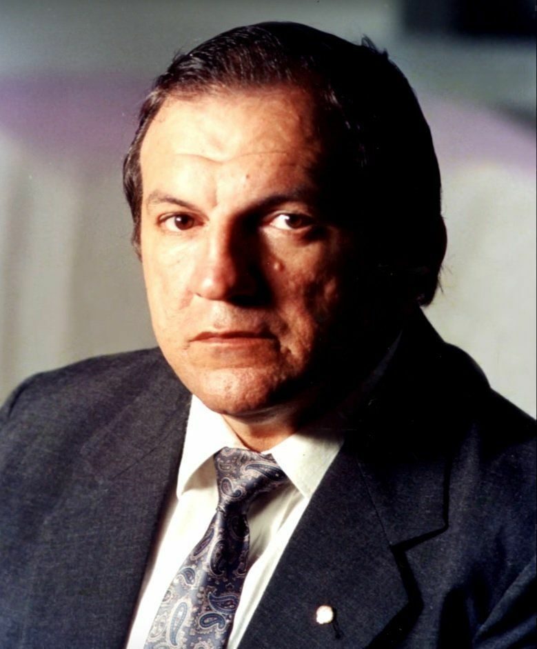 Retrato do Prof. Nilton Costa Lins, fundador das Escolas Nilton Lins
